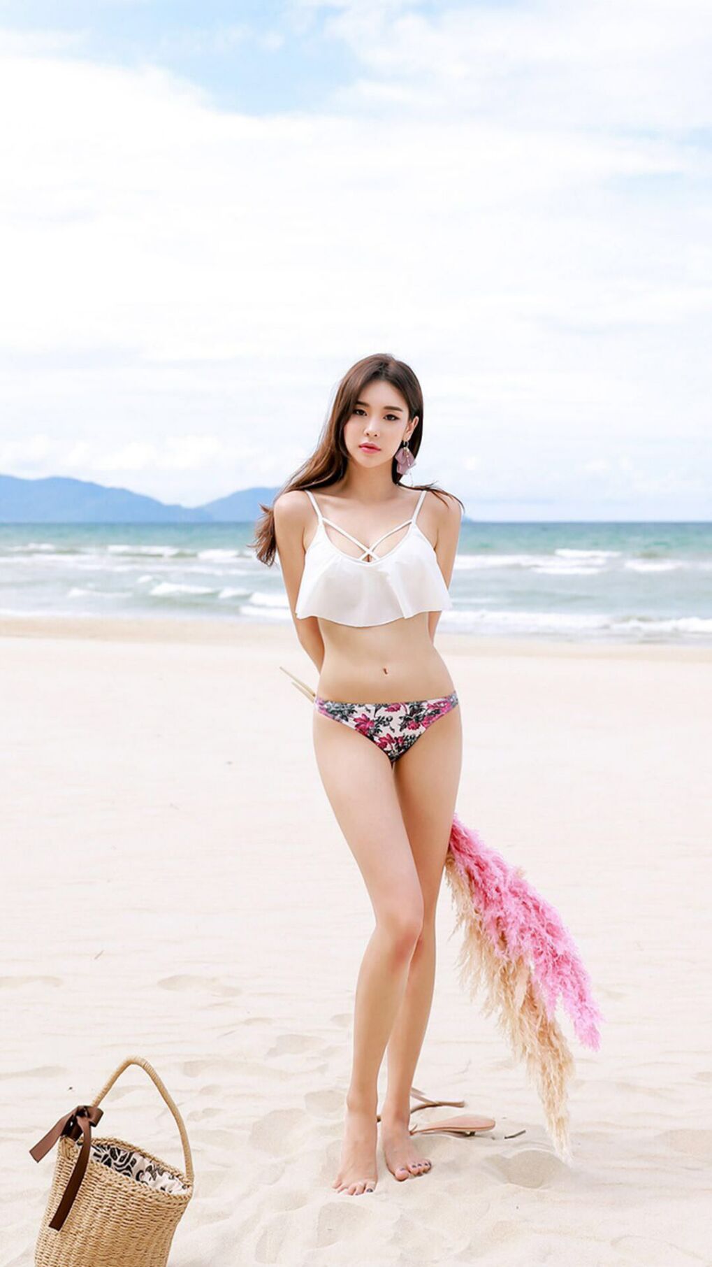 -伯恩利遭遇主场失利，球队连续三场未能取胜，战绩受到质疑，伯恩利引援