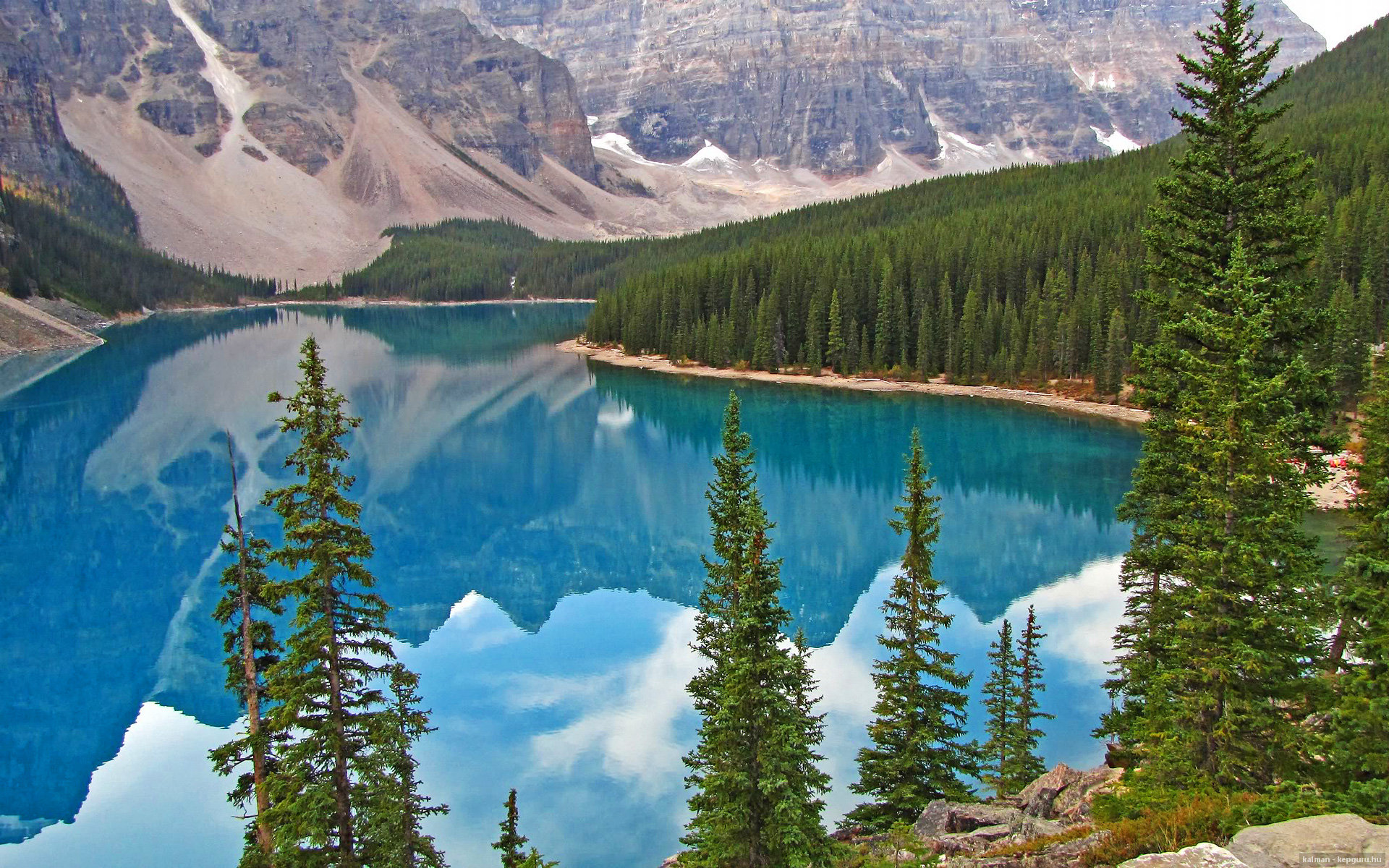 电竞直播内容审核规范及实施挑战，电竞选手直播时长要求