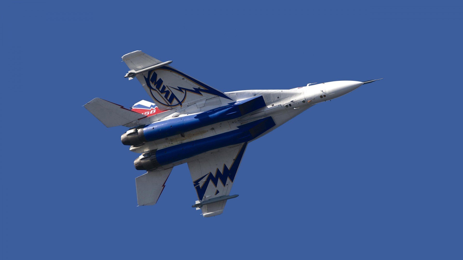 边后卫是否承担更多战术指令传达职责，边后卫技术