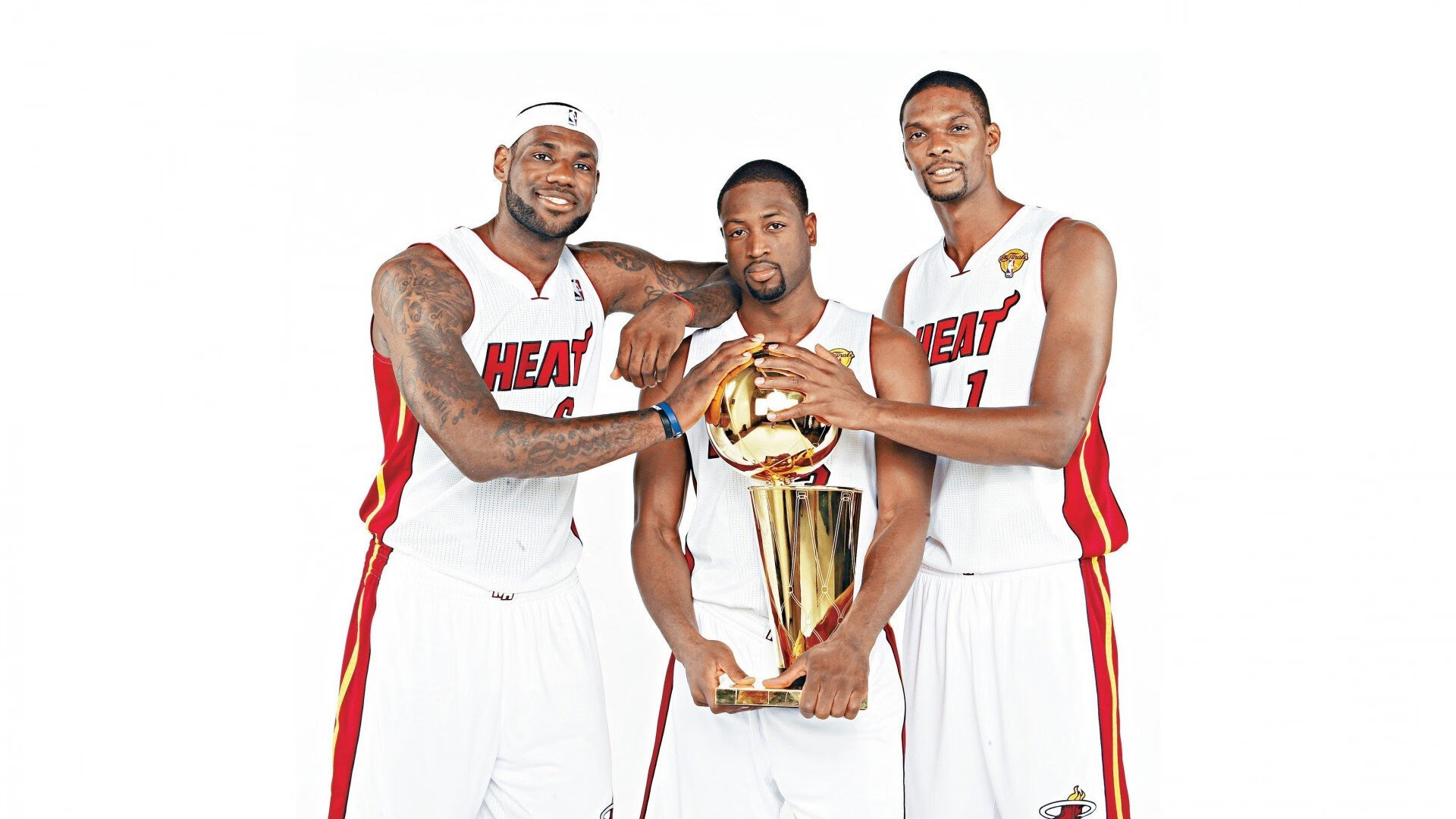 “飞盘对抗：三叉湖赛场上的精准投掷与飞翔竞技”